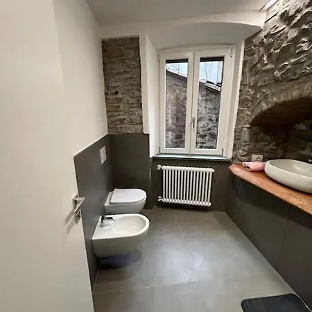 Un Balcone Sul * Torno